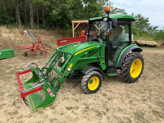 John Deere 3038R