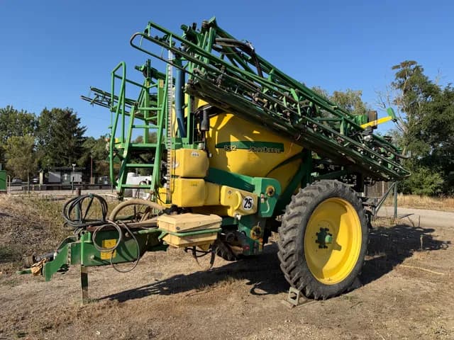 John Deere 832