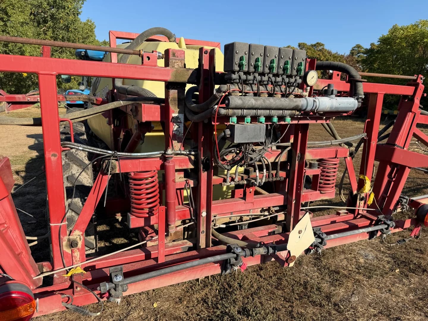 Hardi Ranger 2500 – Rugós keretfelfüggesztés, 5 permetezési szakasz