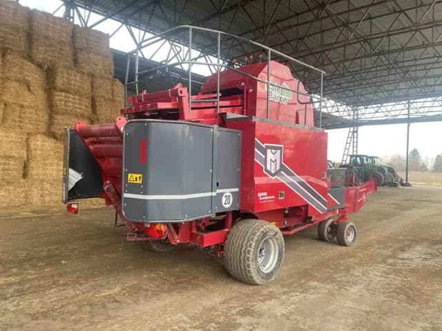 Massey Ferguson 1840 HD + Marcrest Bale Baron 5250 PL