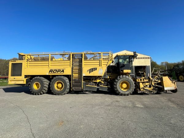 Ropa Euro Tiger sugar beet harvester