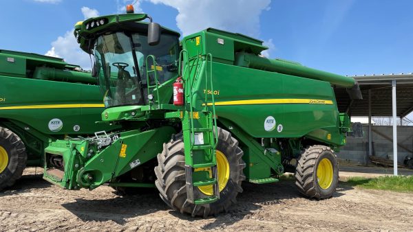 John Deere T660i 4WD kombájn