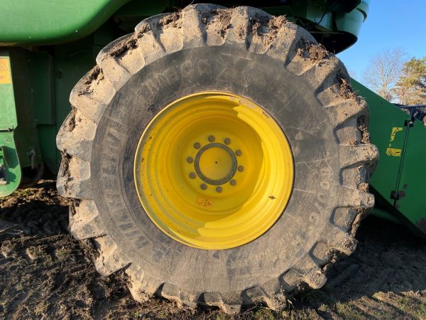 John Deere W650 harvester - Image 10
