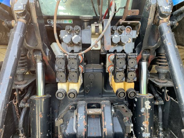 New Holland TM190 traktor - Image 19