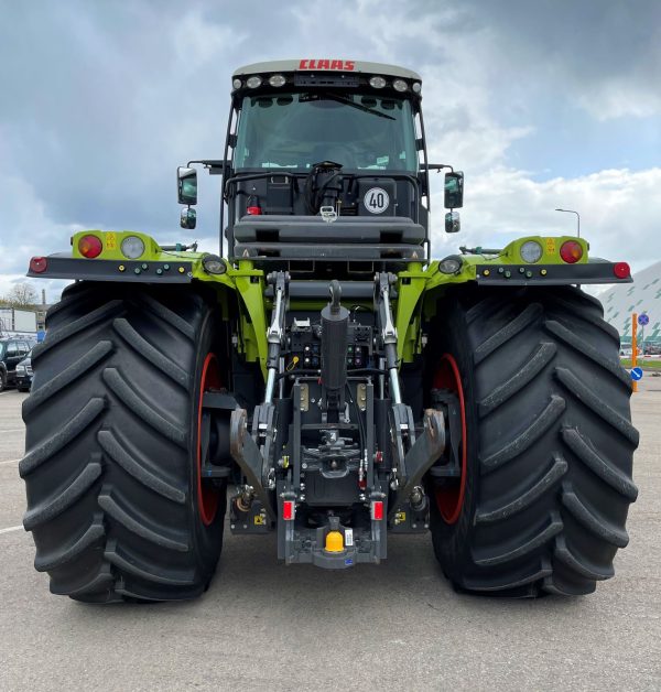 CLAAS Xerion 5000 TRAC VC tractor - Image 3