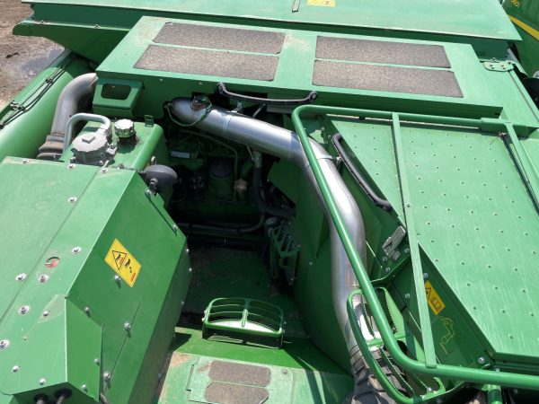 John Deere T660i 4WD kombájn - Image 26