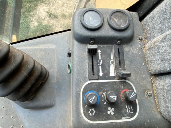 New Holland TX68 Plus kombájn - Image 33