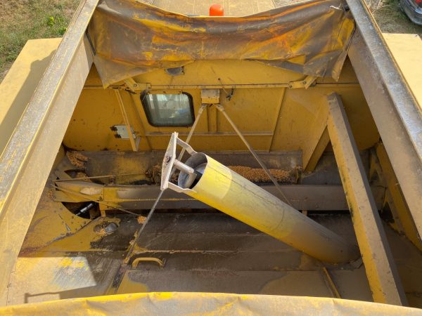 New Holland TX68 kombájn - Image 35