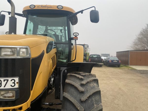 Challenger MT 575B tractor - Image 9