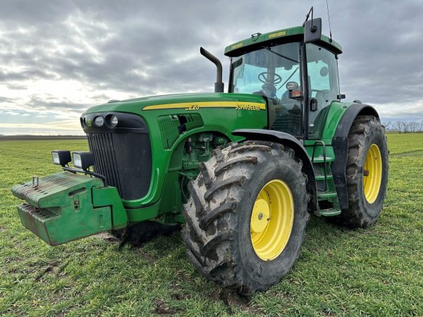John Deere 8220 ILS tractor