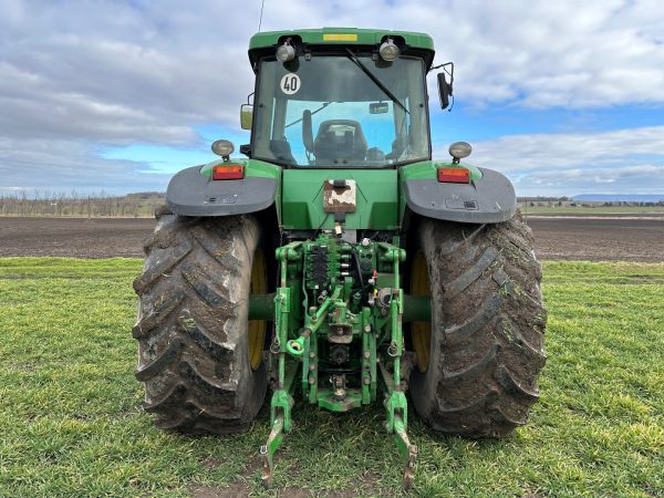 John Deere 8220 ILS tractor - Image 5