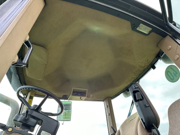 John Deere 8220 ILS tractor - Image 30