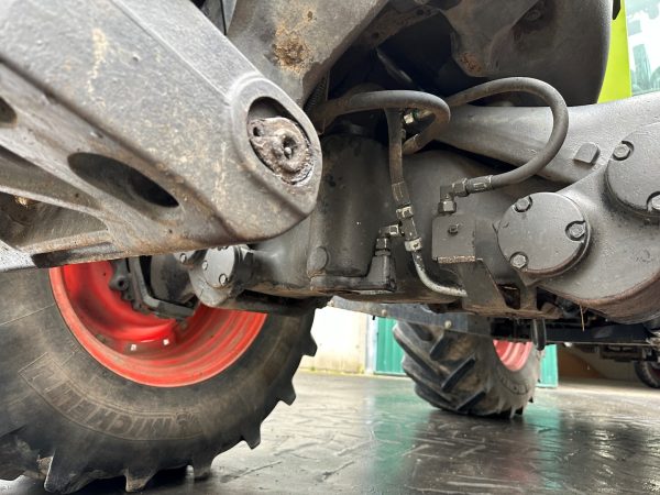 Claas Axion 810 CIS traktor - Image 12