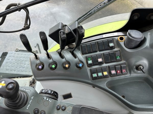 Claas Axion 810 CIS traktor - Image 34