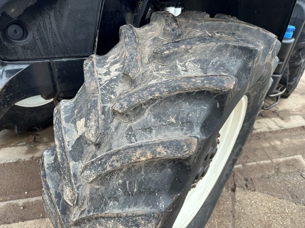 New Holland T7.270 tractor - Image 13