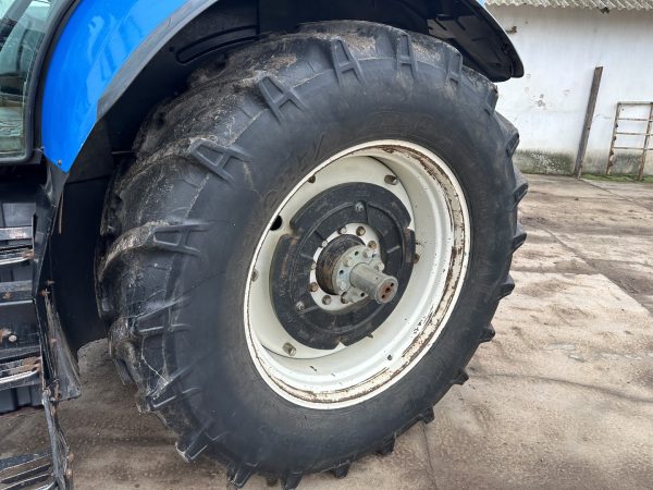 New Holland T7.270 tractor - Image 18