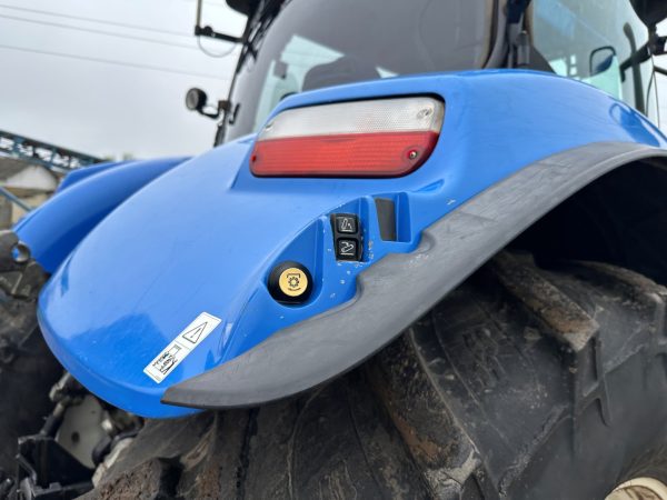 New Holland T7.270 tractor - Image 23