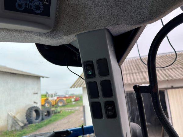 New Holland T7.270 tractor - Image 34