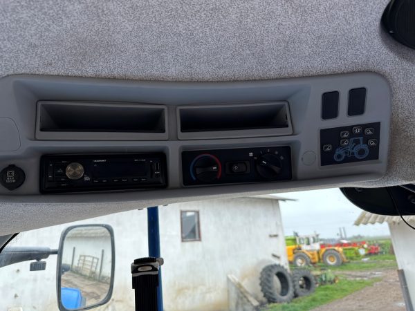 New Holland T7.270 tractor - Image 35