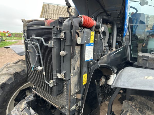 New Holland T7.270 tractor - Image 38