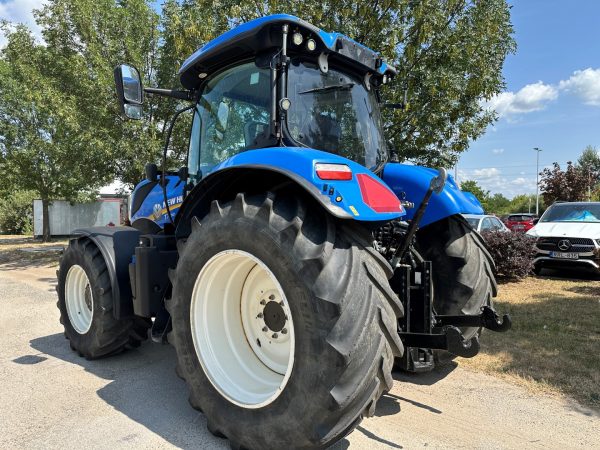 New Holland T7.210 tractor - Image 4