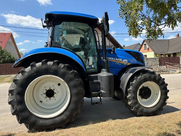 New Holland T7.210 tractor - Image 7