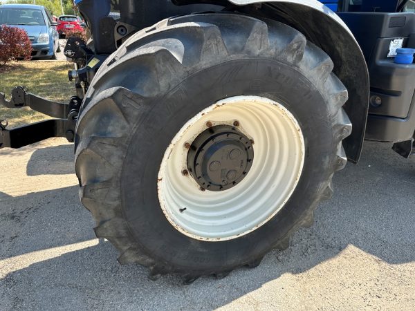 New Holland T7.210 tractor - Image 14