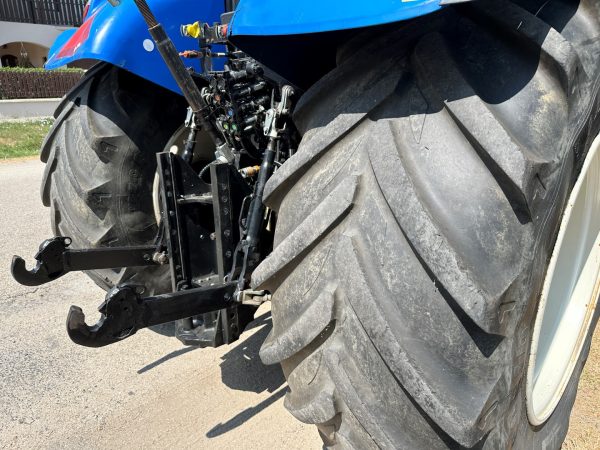 New Holland T7.210 tractor - Image 25