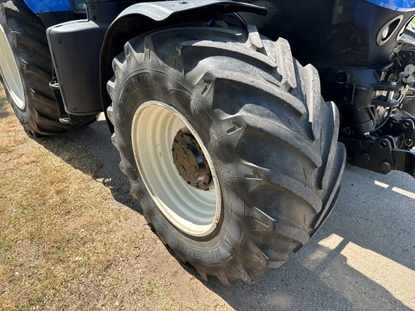New Holland T7.210 tractor - Image 28