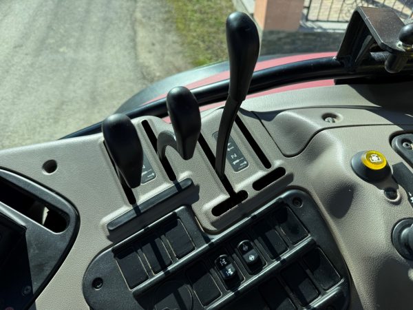 Case IH Maxxum 115 tractor - Image 31