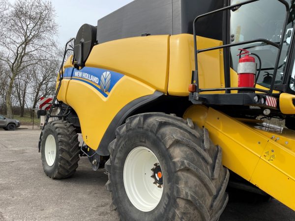 New Holland CX8.80 kombájn - Image 32