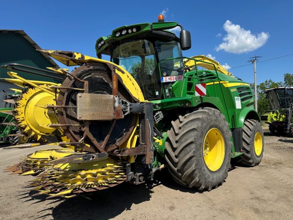 John Deere 8600 silózó