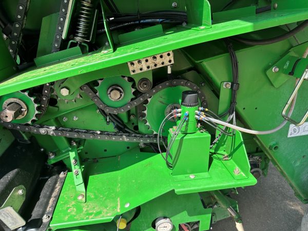 John Deere 854 MaxiCut bálázó - Image 25