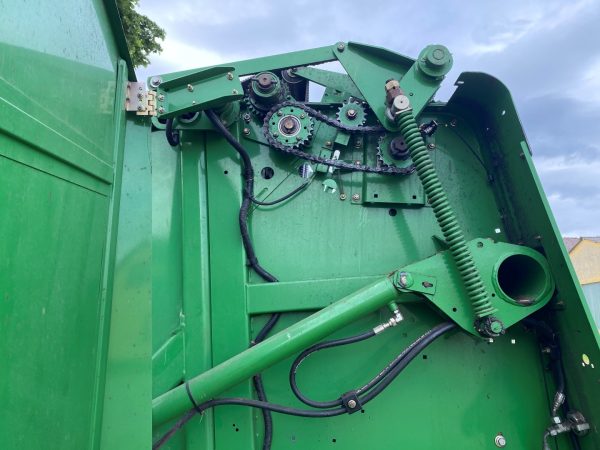 John Deere 852 bálázó - Image 32