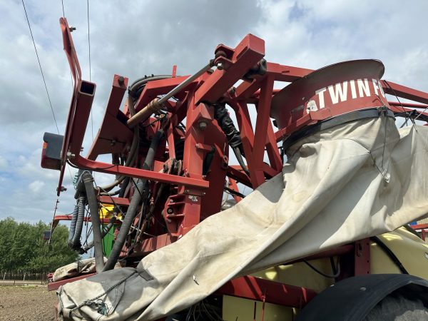 Hardi Commander Plus 2800 Twin Force vontatott légzsákos permetező - Image 20