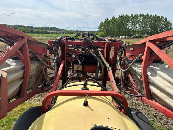 Hardi Commander Plus 2800 Twin Force vontatott légzsákos permetező - Image 31