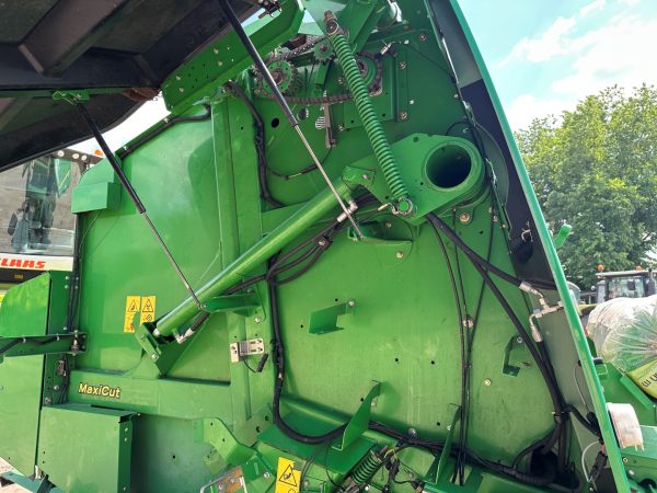 John Deere 854 MaxiCut bálázó - Image 40