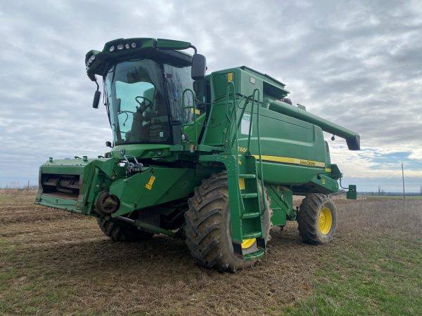 John Deere T660 kombájn