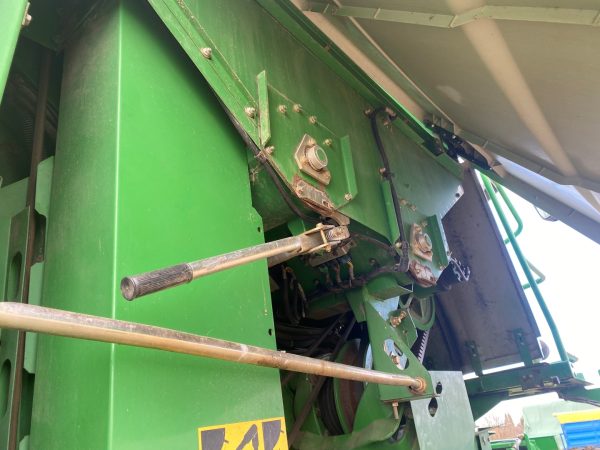 John Deere T660 kombájn - Image 27