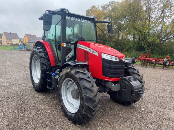 Massey Ferguson M5711 tractor - Image 4