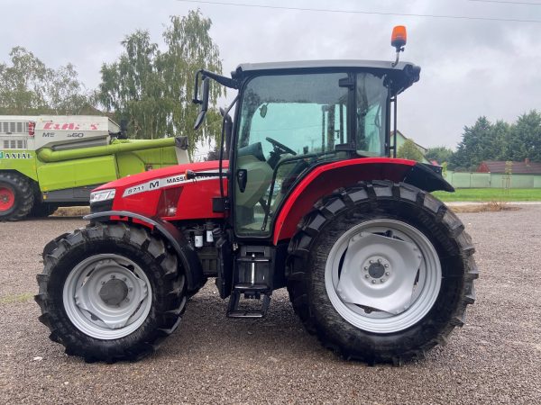 Massey Ferguson M5711 tractor - Image 9