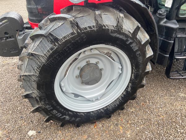 Massey Ferguson M5711 tractor - Image 10