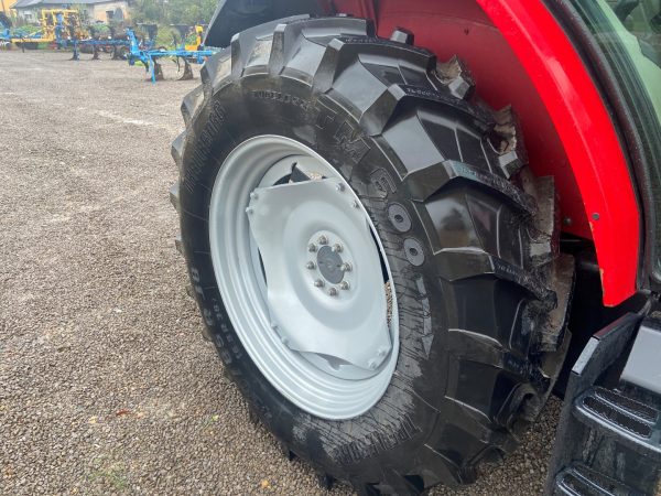 Massey Ferguson M5711 tractor - Image 16