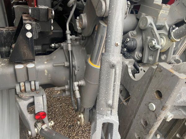 Massey Ferguson M5711 tractor - Image 23