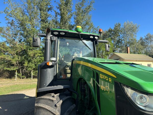 John Deere 8370R tractor - Image 22