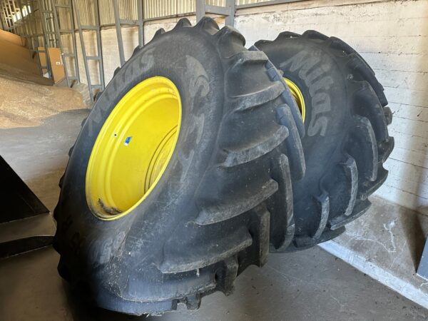 John Deere 8370R tractor - Image 40